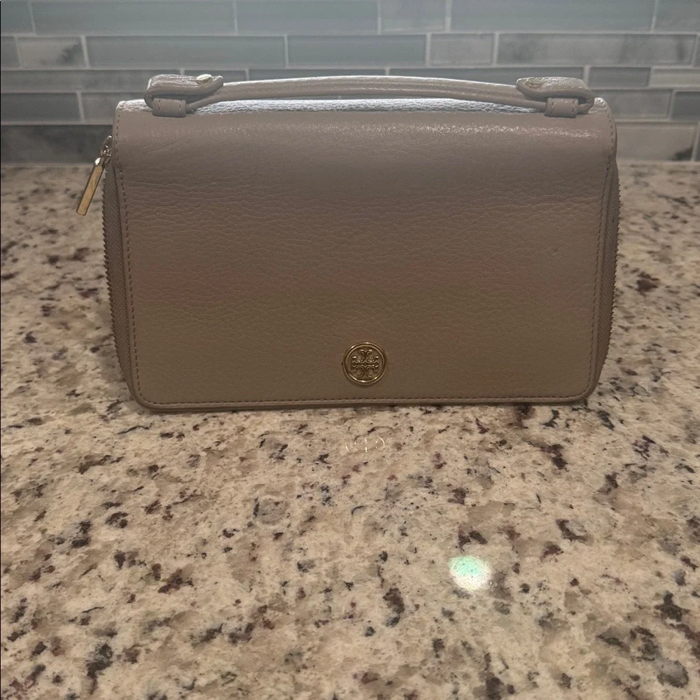 Tory Burch Beige Leather clutch